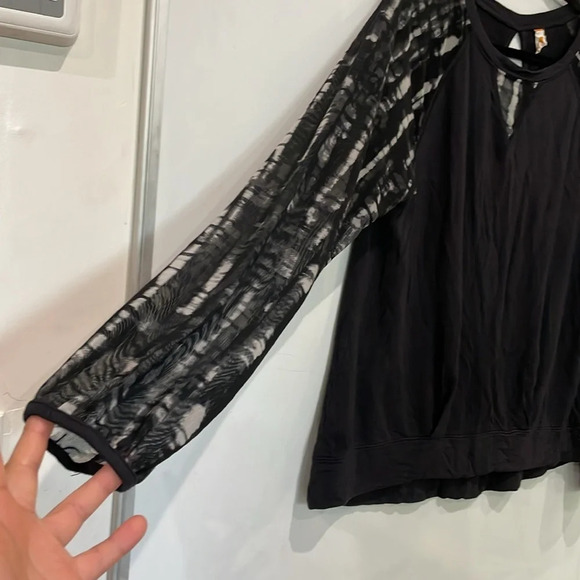 Lucy Be Still Long Sleeve Top Size Large - Picture 4 of 10